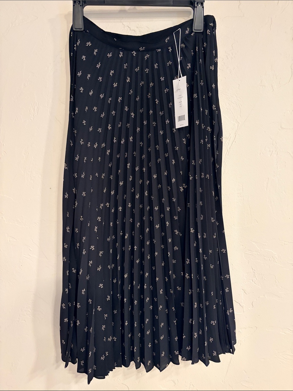 Vince Black Pleated Midi Skirt with Mini Floral Print NWT